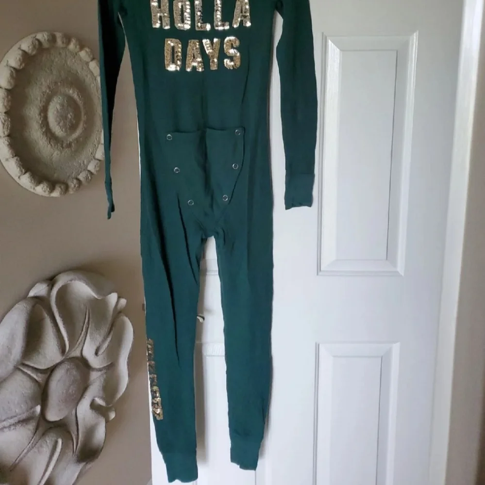 🎄 VICTORIA'S SECRET Happy Holla Days Onesie 🎄 - Picture 10 of 12